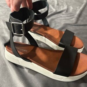 Maurices Hadly Black Ankle Strap Platform Sandals Size 8 Faux Leather Casual